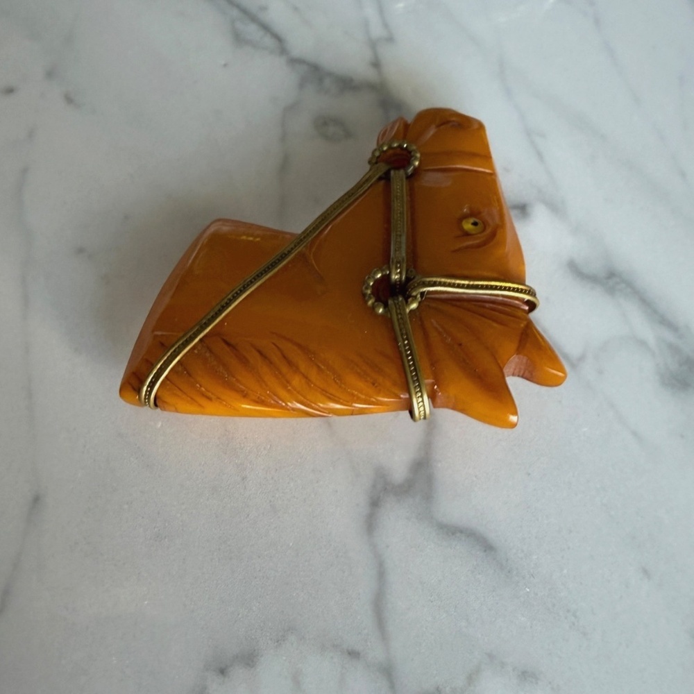 Vintage Carved Butterscotch Bakelite Horse Head Brooch, 1930s - Picture 4 of 12